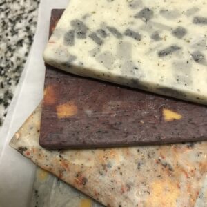 Tableta de chocolate exótica simil loseta de mármol, granito o cemento